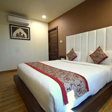 Hotel Fun Park Sānand 外观 照片