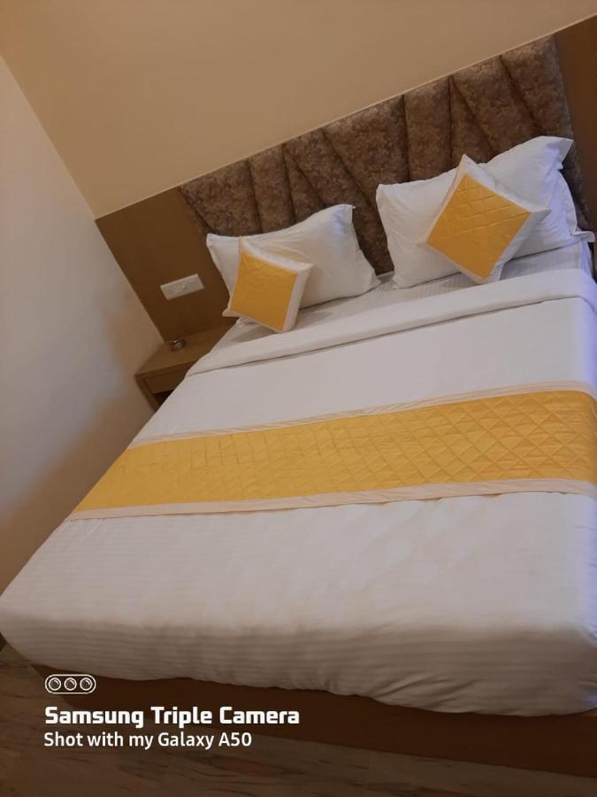 Hotel Fun Park Sānand 外观 照片