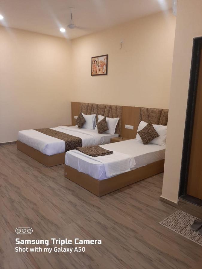 Hotel Fun Park Sānand 外观 照片