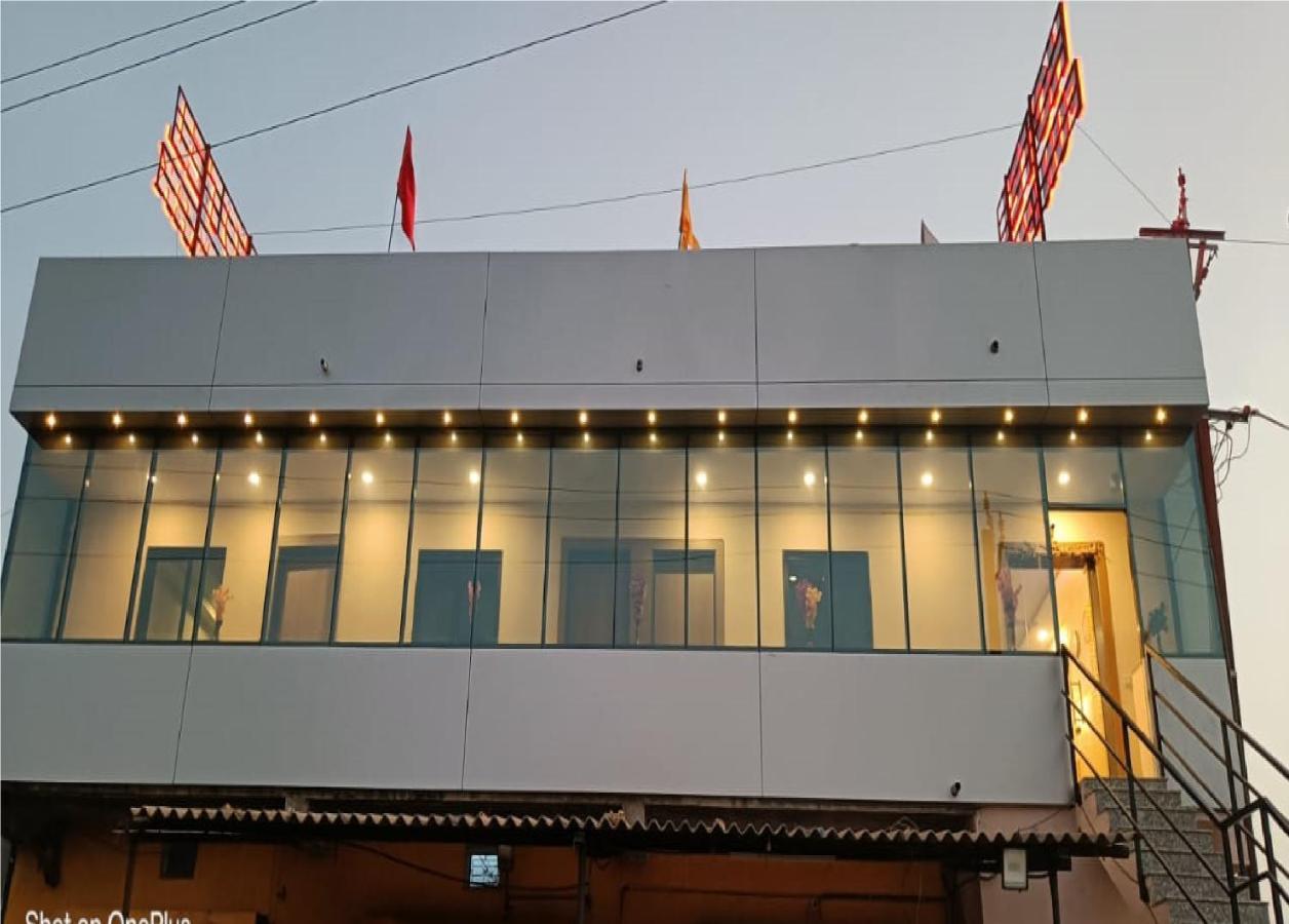 Hotel Fun Park Sānand 外观 照片