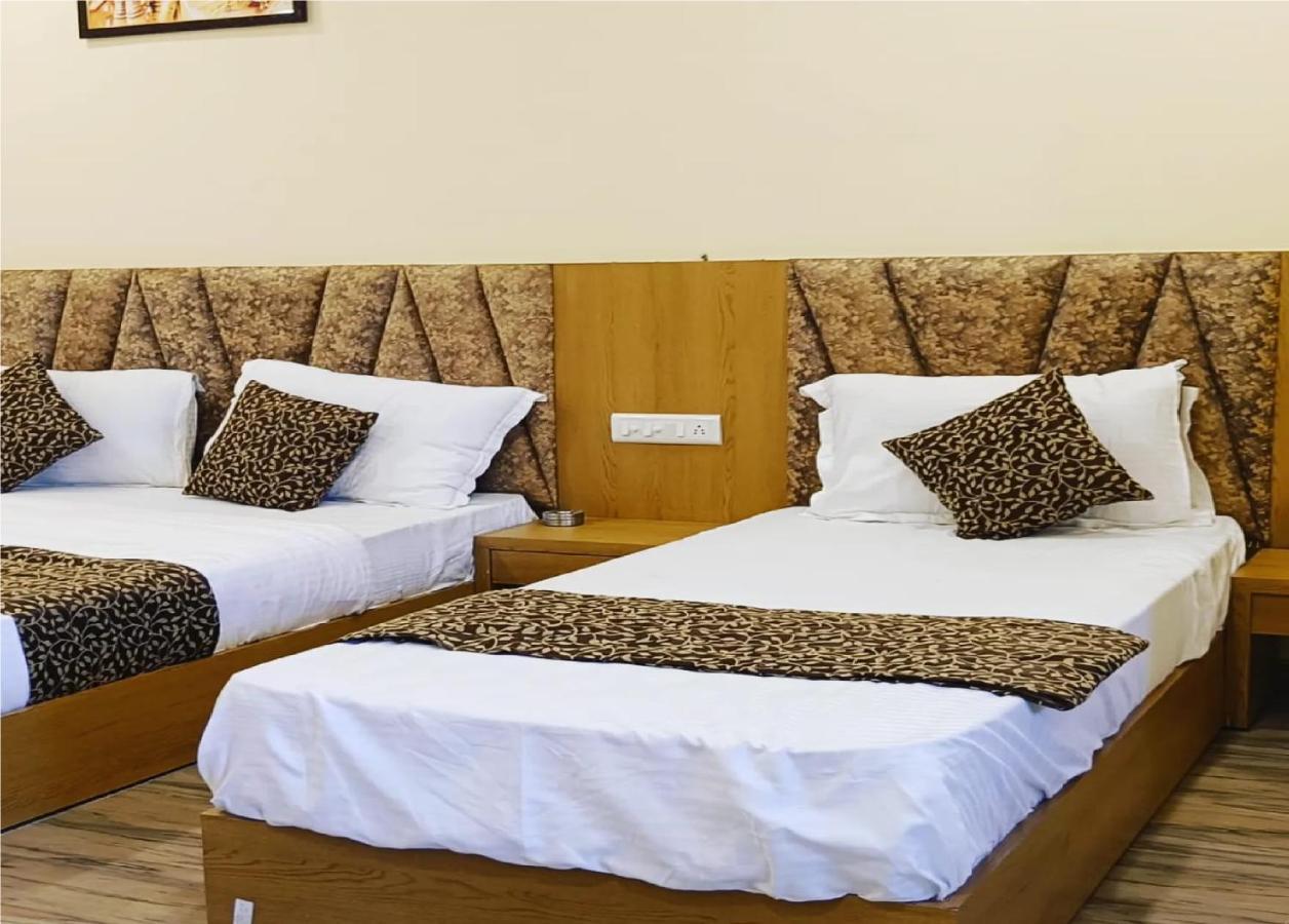 Hotel Fun Park Sānand 外观 照片