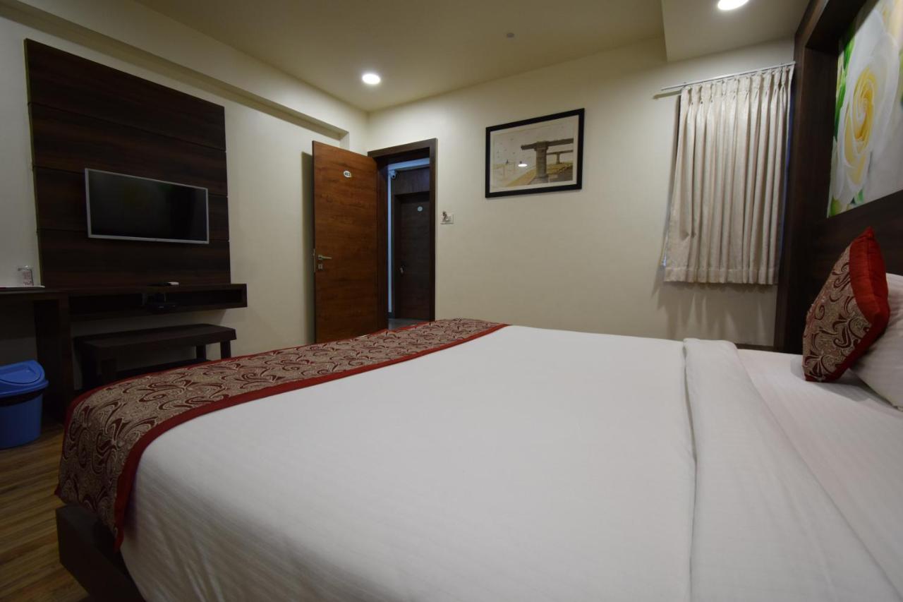Hotel Fun Park Sānand 外观 照片