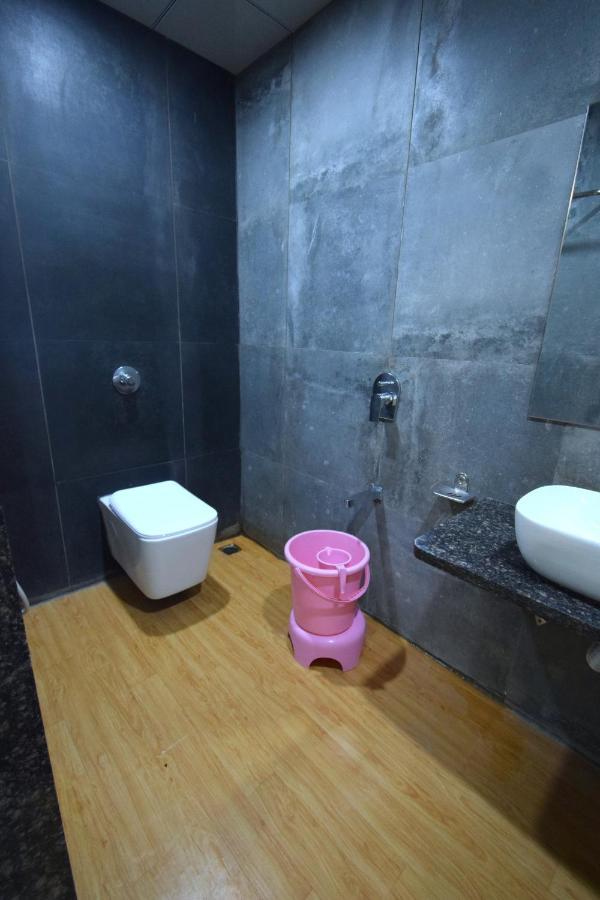 Hotel Fun Park Sānand 外观 照片